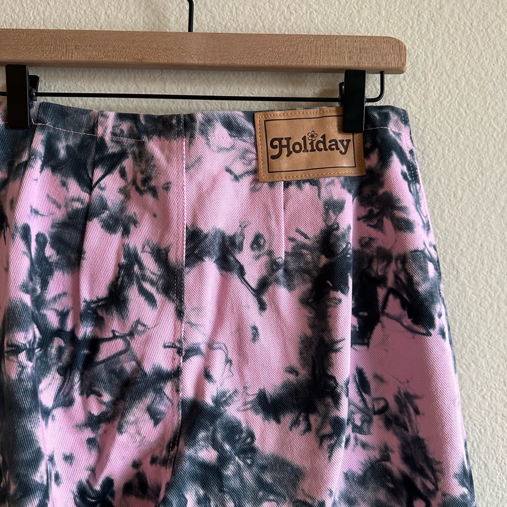 Emma Mulholland on Holiday Kokomo Tie Dye Pants - Picture 3 of 12